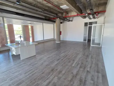 Alquiler de oficina de 100 m² en Mcal. Francisco Solano López 3