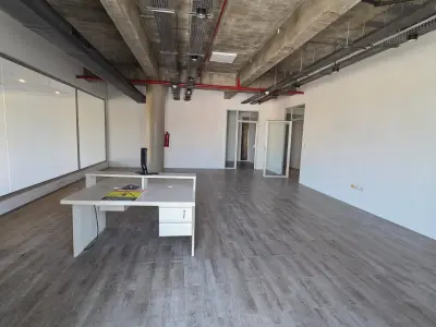 Alquiler de oficina de 100 m² en Mcal. Francisco Solano López 4