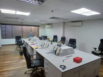 Alquiler de salón comercial en esquina en La Encarnación 4