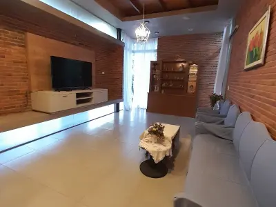 Casa de 4 quartos para aluguel temporário em Altos 4
