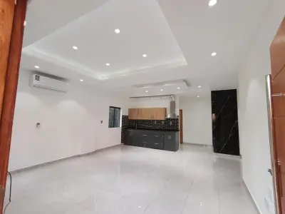 Casa de 3 dormitorios en alquiler en Mariano Roque Alonso 3
