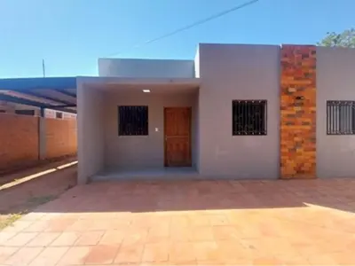 Casa de 3 dormitórios para alugar em Luque, região do Palacio de Justicia 2