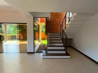 Residência moderna de 3 quartos para alugar em Mburucuyá 3