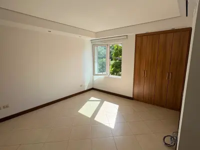Residência moderna de 3 quartos para alugar em Mburucuyá 4