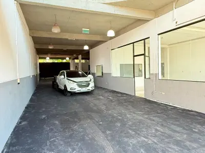 Salão comercial de 356 m² para alugar em Encarnación 4