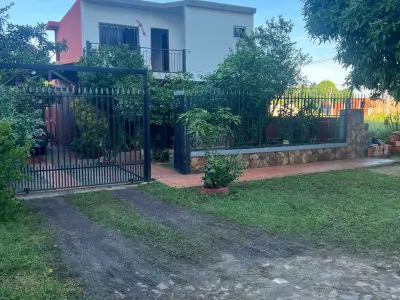 Ampla Casa de 6 Quartos em Guarambaré, Rincón Loma-I 2