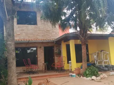 Casa Ampla na Área Nobre de 8 de Diciembre, Limpio 3