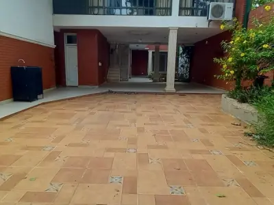 Spacious Residence for Sale in Barrio Herrera, Asunción 3