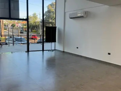 Amplio salón comercial en alquiler en Boquerón, CDE 2