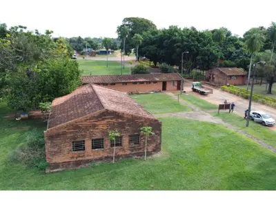 Campo à venda com depósitos e escritórios em Liberación 3