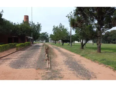 Campo à venda com depósitos e escritórios em Liberación 4