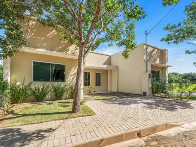 Casa a estrenar de 2 dormitorios en venta en Luque 2