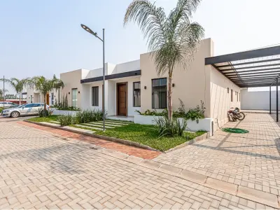 Brand-new house for sale in Las Palmas gated community, Limpio 3