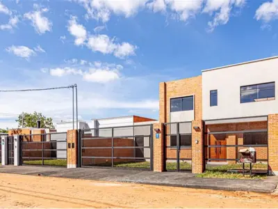 Casa a estrenar en venta en Loma Merlo, Luque 3