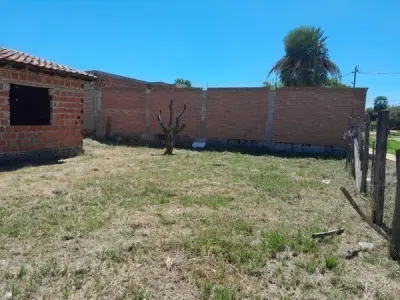 Casa a refaccionar en venta en Limpio, Central 3