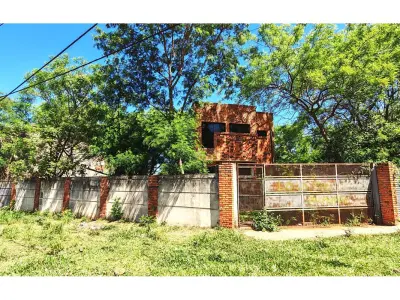 Casa a refaccionar en venta en Ycuá Duré, Luque 3