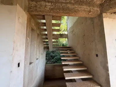 Casa a terminar à beira do rio no Paraná Country Club 2