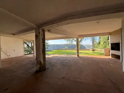 Casa a terminar à beira do rio no Paraná Country Club 3