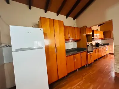Casa mobiliada de 4 quartos para alugar em Mariano Roque Alonso 3