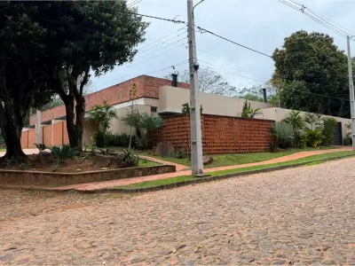 Casa mobiliada de 4 suítes para alugar em San Bernardino 2