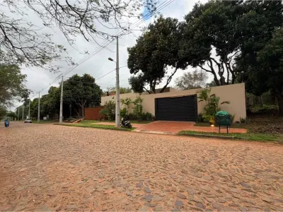 Casa mobiliada de 4 suítes para alugar em San Bernardino 3