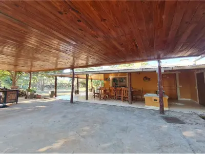 Casa amoblada en alquiler con oficina en Loma Plata 2