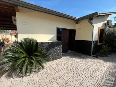 Casa mobiliada à venda com piscina em Capiata 2
