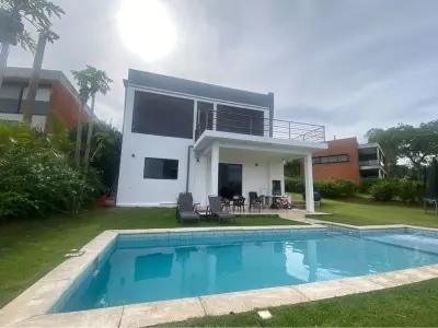 Casa amoblada en venta en Aqua Village, San Bernardino 3