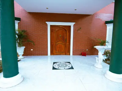 Casa mobiliada à venda em Lambaré, bairro Kennedy 4