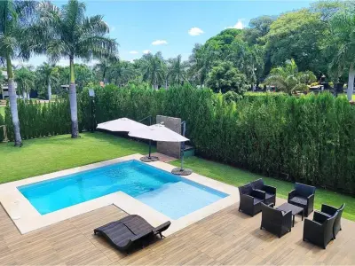 Casa mobiliada à venda em Lambaré, região Yacht 4