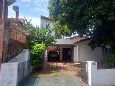 Casa Ampla à Venda para Reforma, Zona Mercado 4, Assunção 3