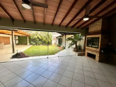 Casa ampla à venda no Bairro Recoleta, Assunção 2