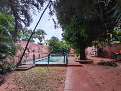 Casa amplia en venta en Bernardino Caballero, Fernando de la Mora 4