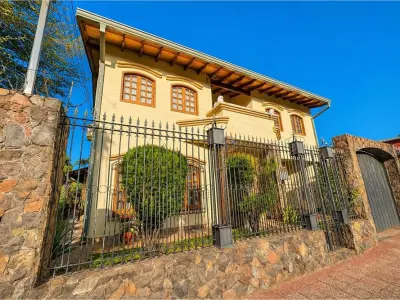 Spacious house for sale in Distrito Trinidad 3