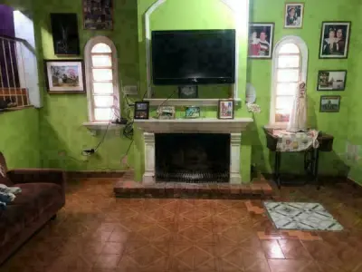 Casa ampla à venda em Fernando de la Mora Norte | 5 quartos 2