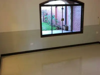 Casa amplia en venta en Fernando de la Mora zona sur 2