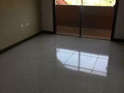 Casa amplia en venta en Fernando de la Mora zona sur 4