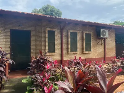 Casa amplia en venta en Laurelty, Luque 3