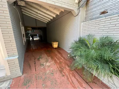 Casa céntrica en venta en Encarnación, Itapúa 2