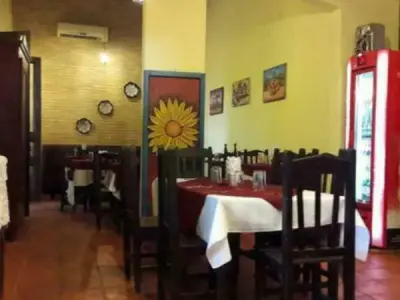 Casa colonial en alquiler en el centro de Areguá 5