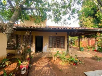 Casa colonial en venta en Fernando de la Mora 3
