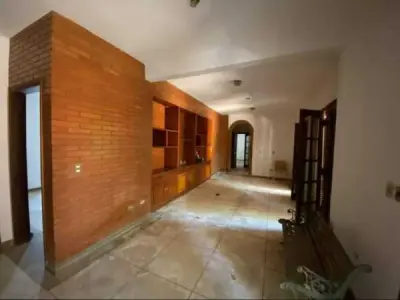 House with Large Lot for Sale in Sajonia, Asunción 4