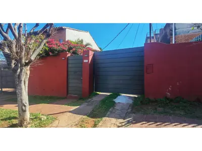 Casa com chalé independente à venda em Vista Alegre 2