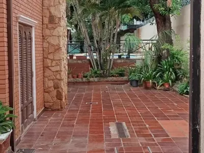 Casa com apartamentos e lojas comerciais à venda, Assunção 2