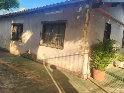 Casa con dos construcciones en venta, Barrio Madame Lynch, Asunción 3