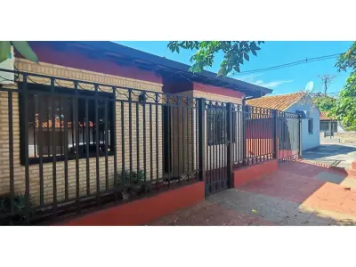 Casa con local comercial en venta en Cuarto Barrio, Luque 2