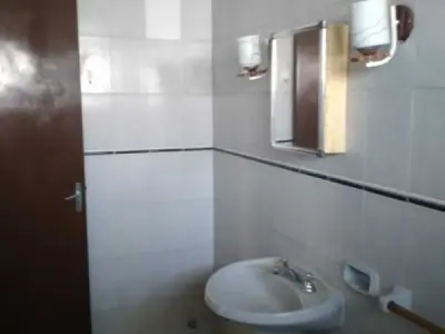 Casa con local comercial en venta en San Lorenzo 3