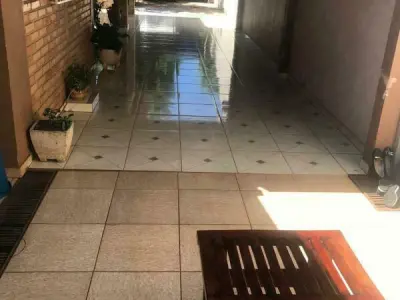 Casa com Salas Comerciais à Venda em Ciudad del Este, Alto Paraná 3