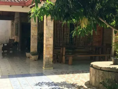 Casa com Salas Comerciais à Venda em Ciudad del Este, Alto Paraná 4