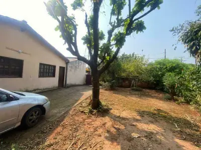 Casa con locales comerciales en venta en Presidente Franco 4